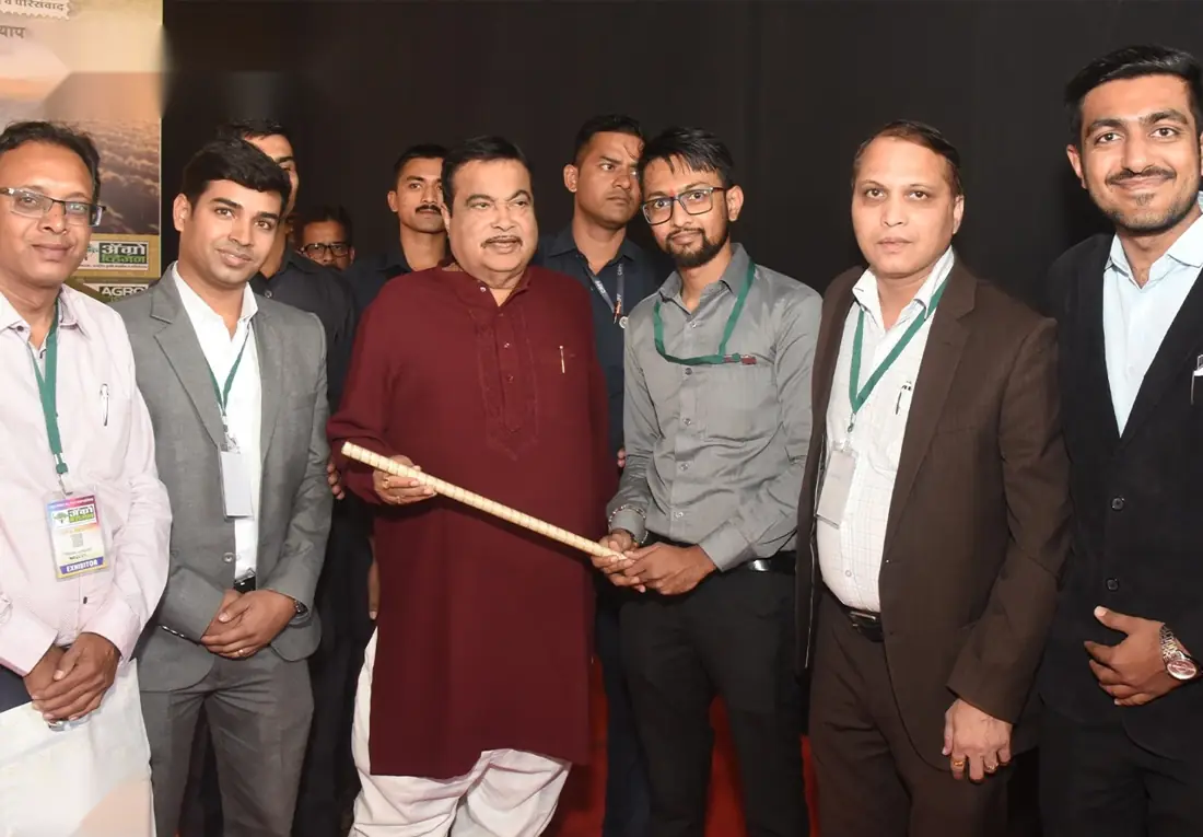 Endurobar team with Union Minister Shri Nitin Gadkari