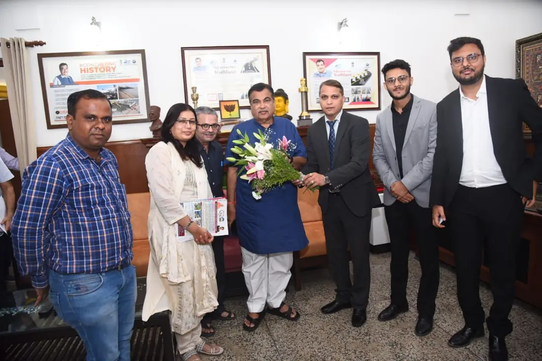 Endurobar team with Union Minister Shri Nitin Gadkari