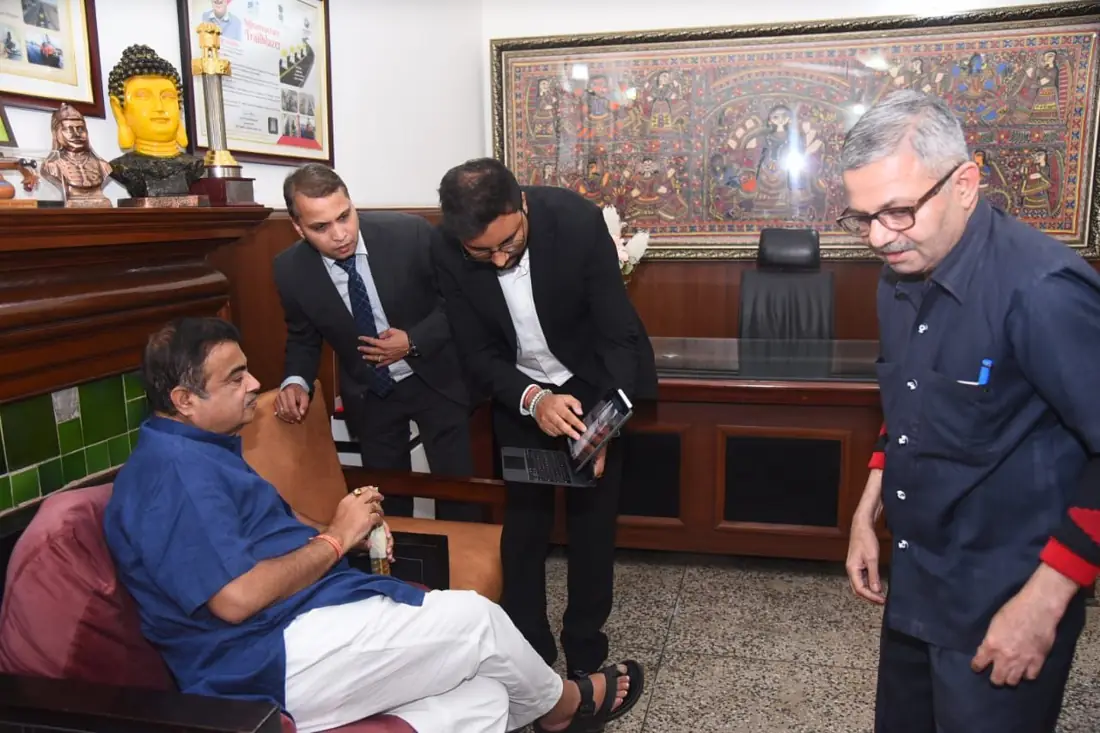 Endurobar team with Union Minister Shri Nitin Gadkari